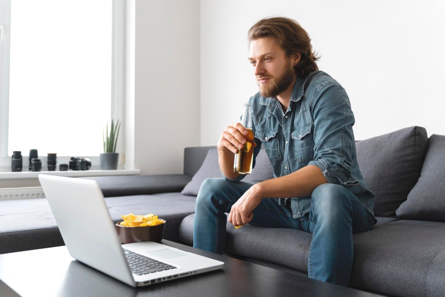 Detaillierte Budgetanalyse mit Diagrammen und Aufzeichnungen